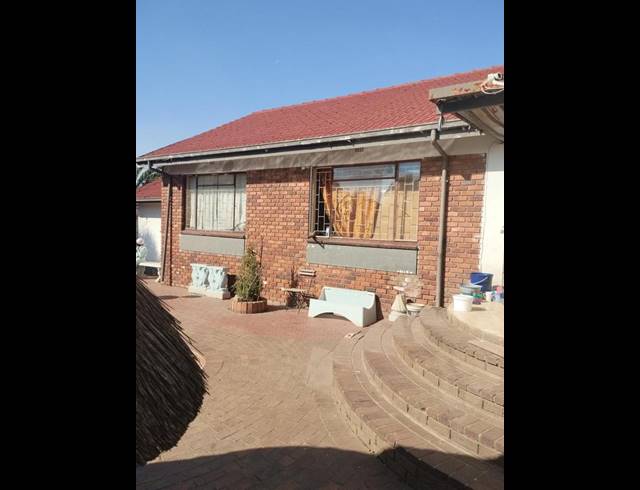 3 BEDROOM HOUSE FOR SALE IN BIRCHLEIGH